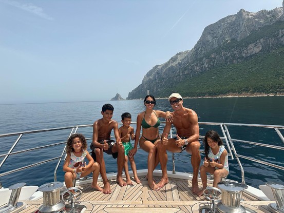 Cristiano Ronaldo aproveita as férias do Al-Nassr em viagem com a família