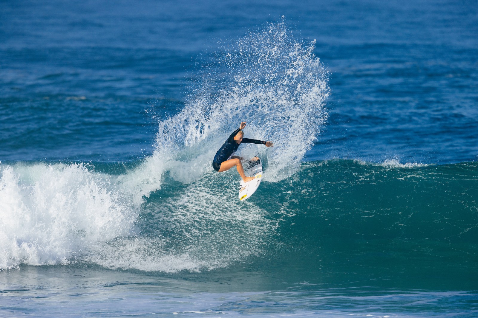 A brasileira Tatiana Weston-Webb — Foto: Daniel Smorigo/World Surf League