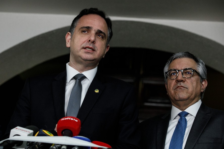 Rodrigo Pacheco e Alexandre Padilha  em coletiva na Residência Oficial do Senado