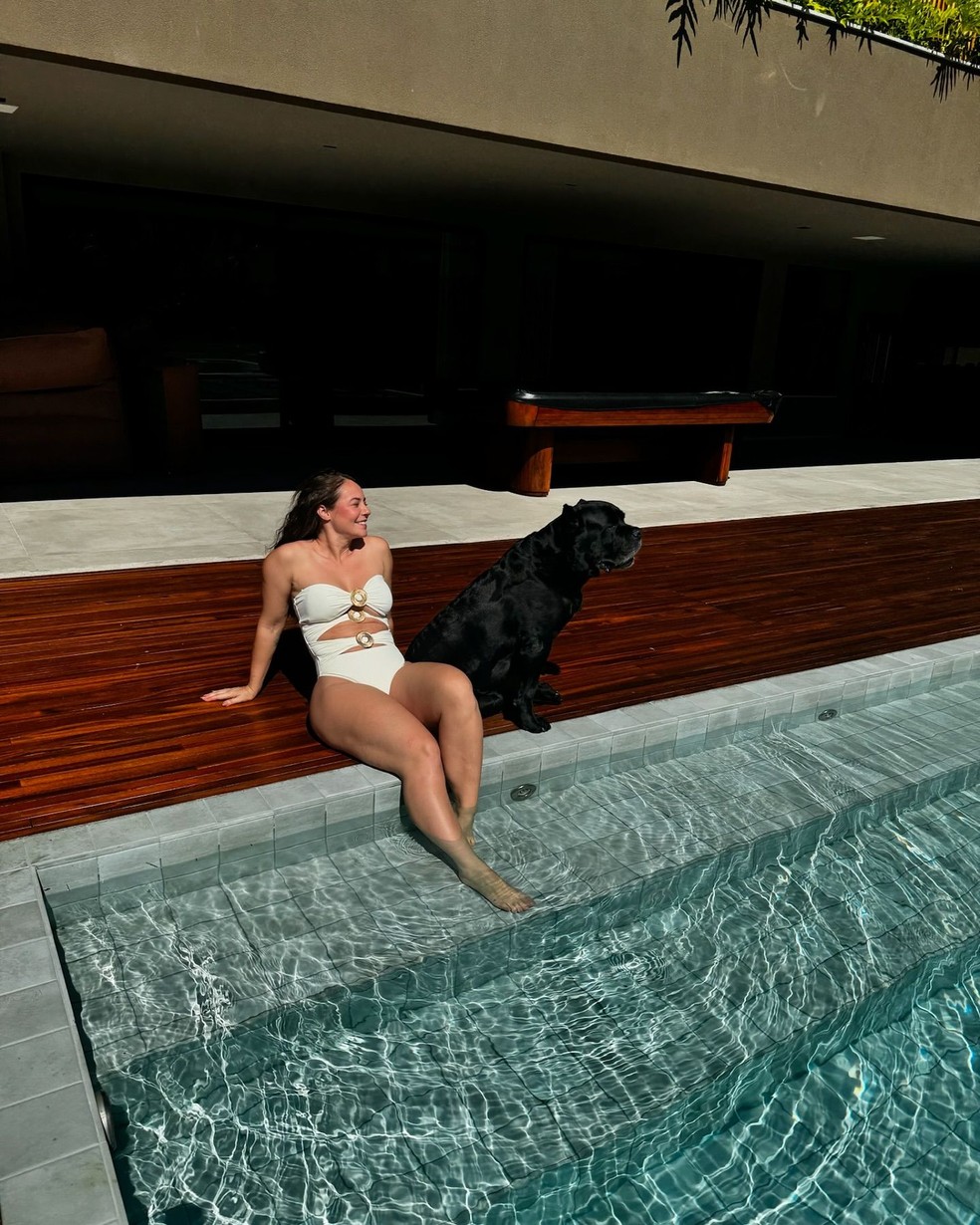 Paolla Oliveira aproveita a piscina — Foto: Reprodução Instagram