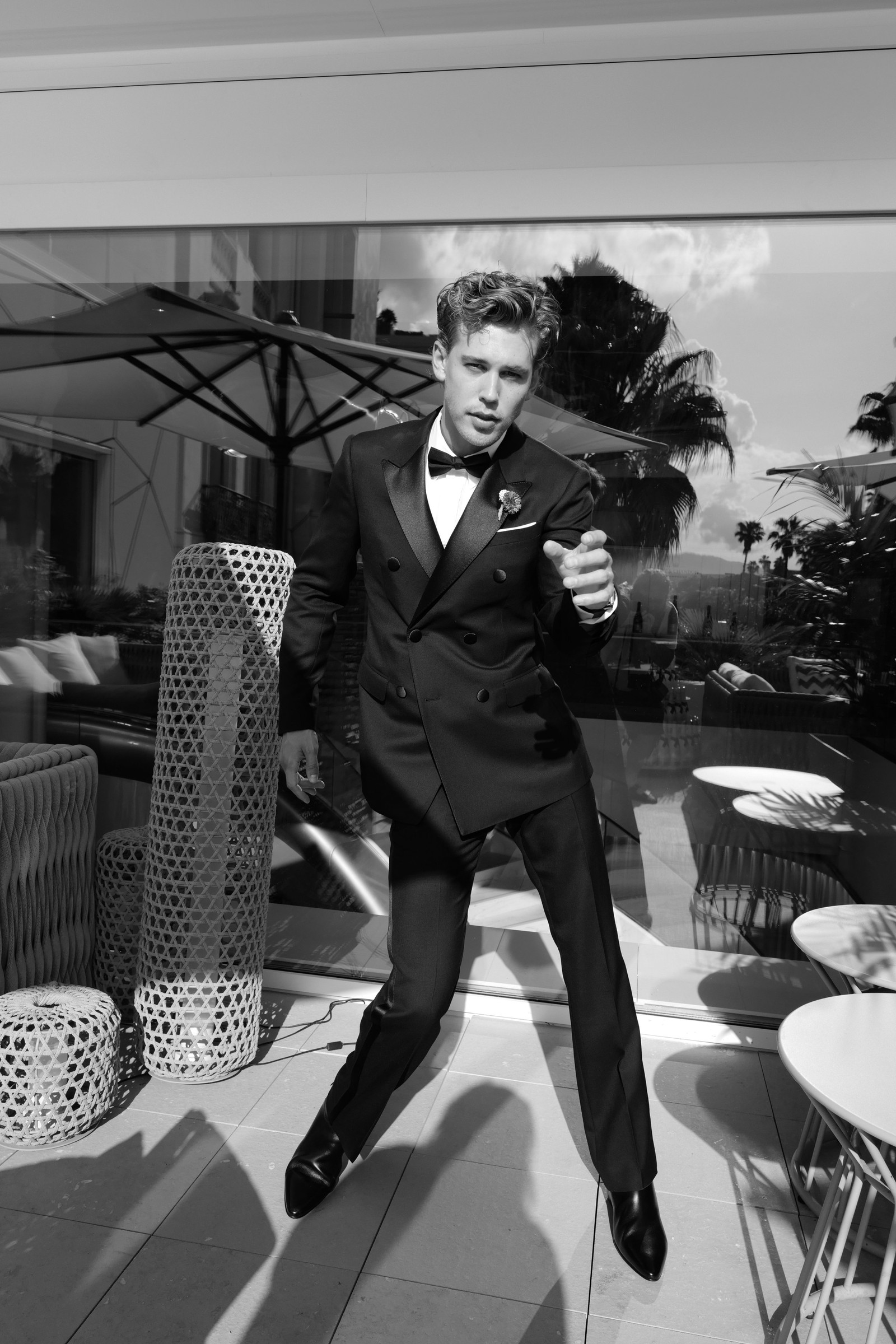 No papel de Elvis, ator Austin Butler em "Feitiço californiado" — Foto: Divulgação