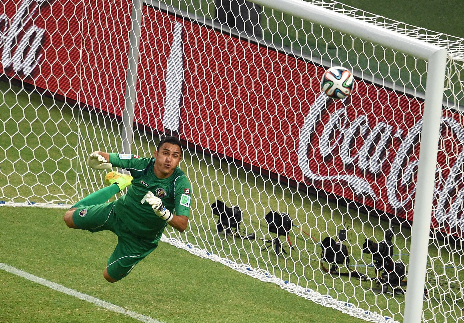 Um dos destaques da Costa Rica na Copa de 2014 foi o goleiro Keylor Navas, herói da classificação às quartas de final — Foto: Christophe Simon/AFP