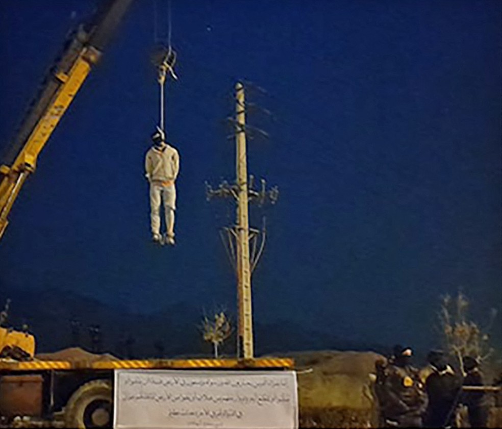 Ativista Majid Reza Rahnavard foi executado no Irã por participação nos protestos contra o governo após a morte da jovem Mahsa Amini. — Foto: Mizan News/AFP