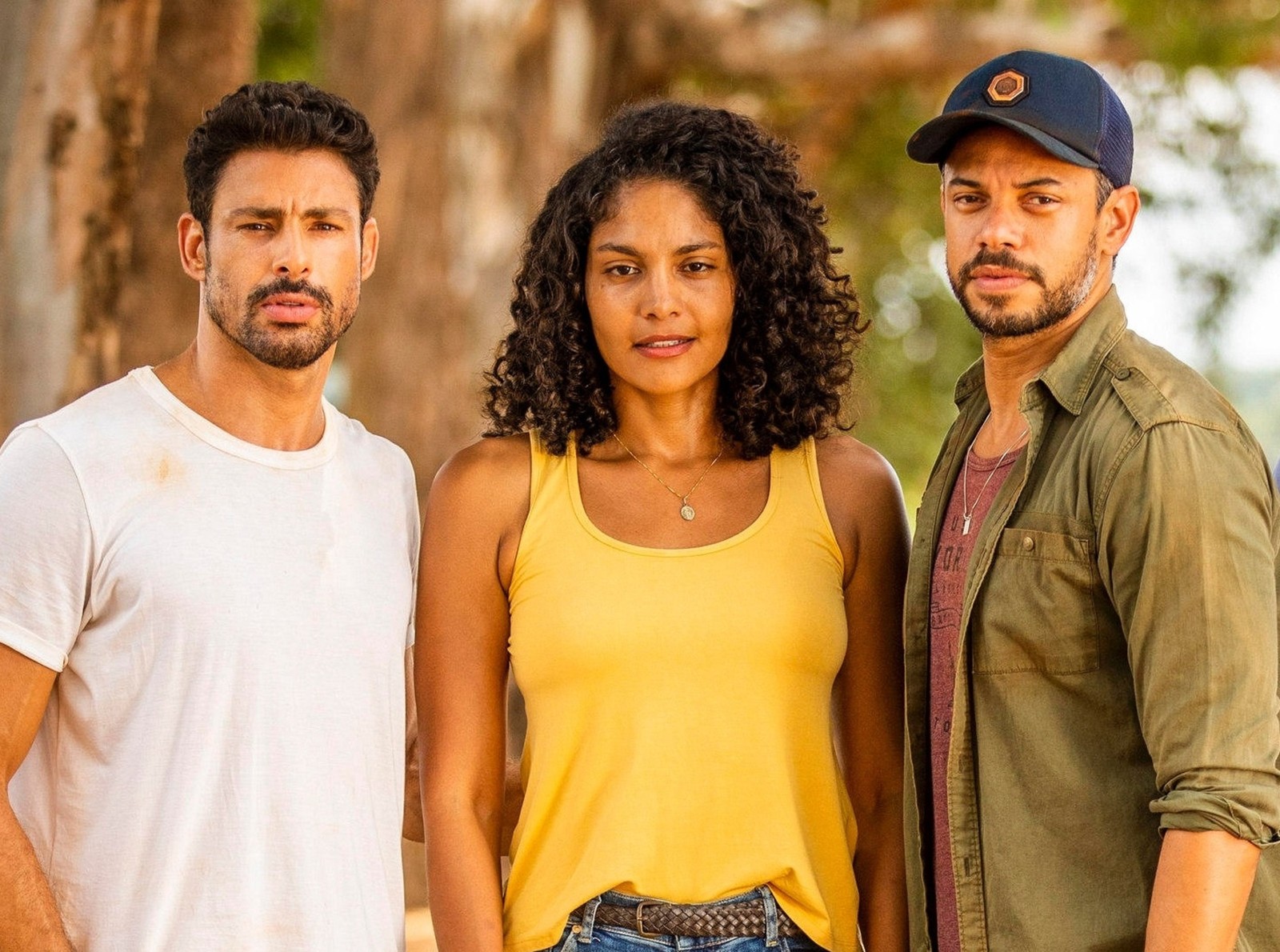 Na sexta, Caio sente ciúmes ao ver Jonatas trabalhando com Aline — Foto: TV Globo