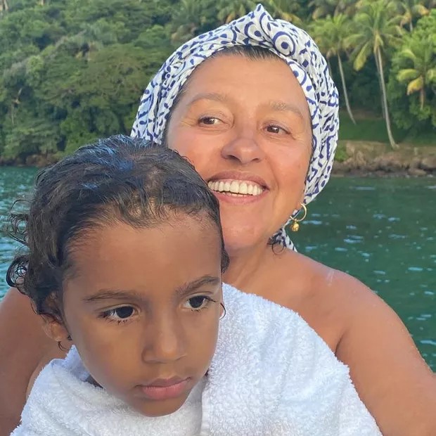 Regina Casé e o neto, Brás — Foto: Reprodução Instagram