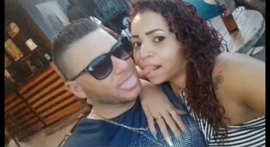 O frentista Guilherme com sua esposa, Daiane dos Santos Nogueira