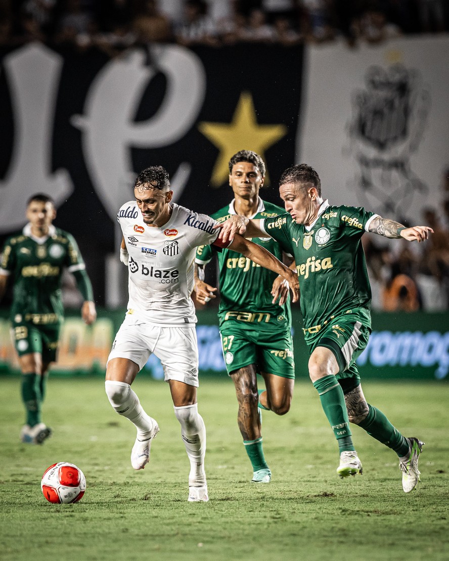 Santos e Palmeiras no primeiro jogo da final do Campeonato Paulista na Vila Belmiro