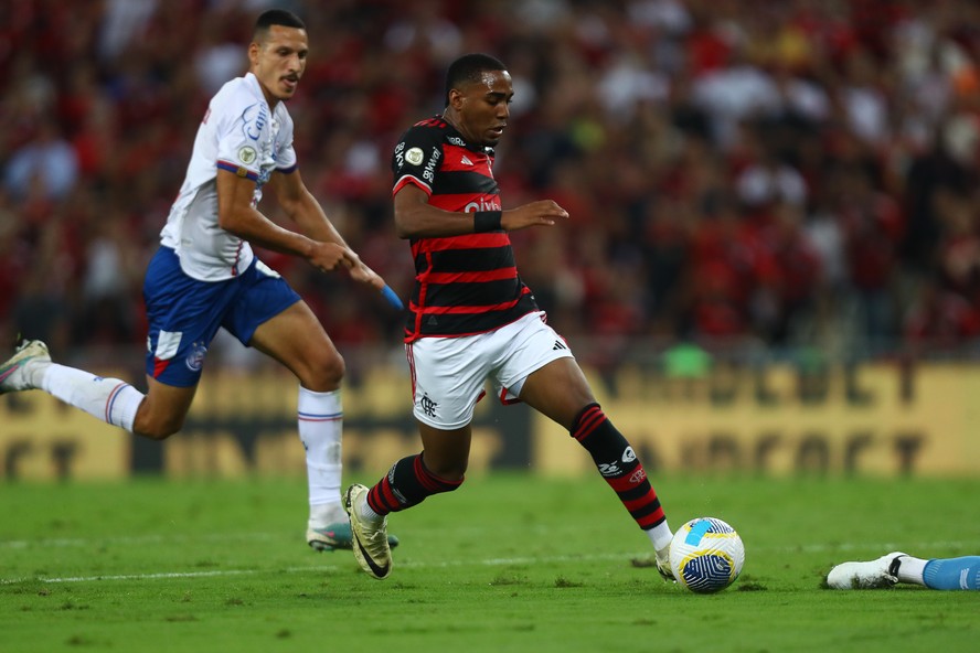 Lorran em ação no jogo do Flamengo contra o Bahia