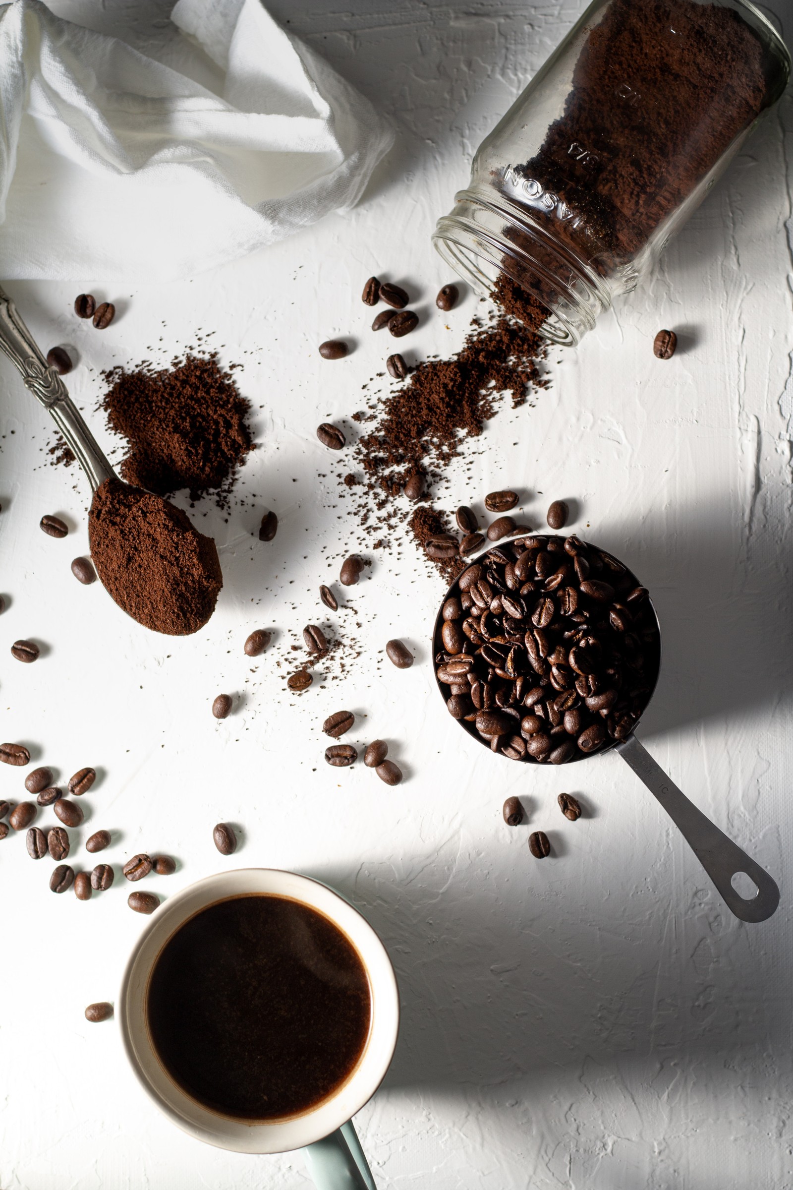 Segundo especialista, o ideal seria se todo mundo conseguisse comprar o café em grão e ter o seu moedor em casa — Foto: Unsplash