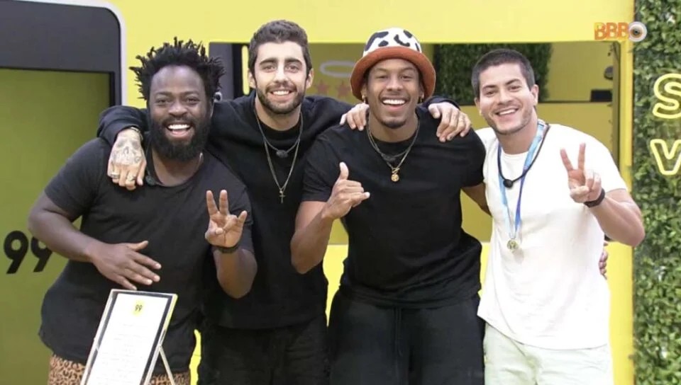 Originalmente, Douglas Silva, Pedro Scooby, Paulo André e Arthur Aguiar formaram o grupo "Disney" no "BBB" 22. Os quatro Camarotes se uniram no início do jogo e eram conhecidos pela atitude descontraída, de fugir de embates e levar o programa como uma grande brincadeira