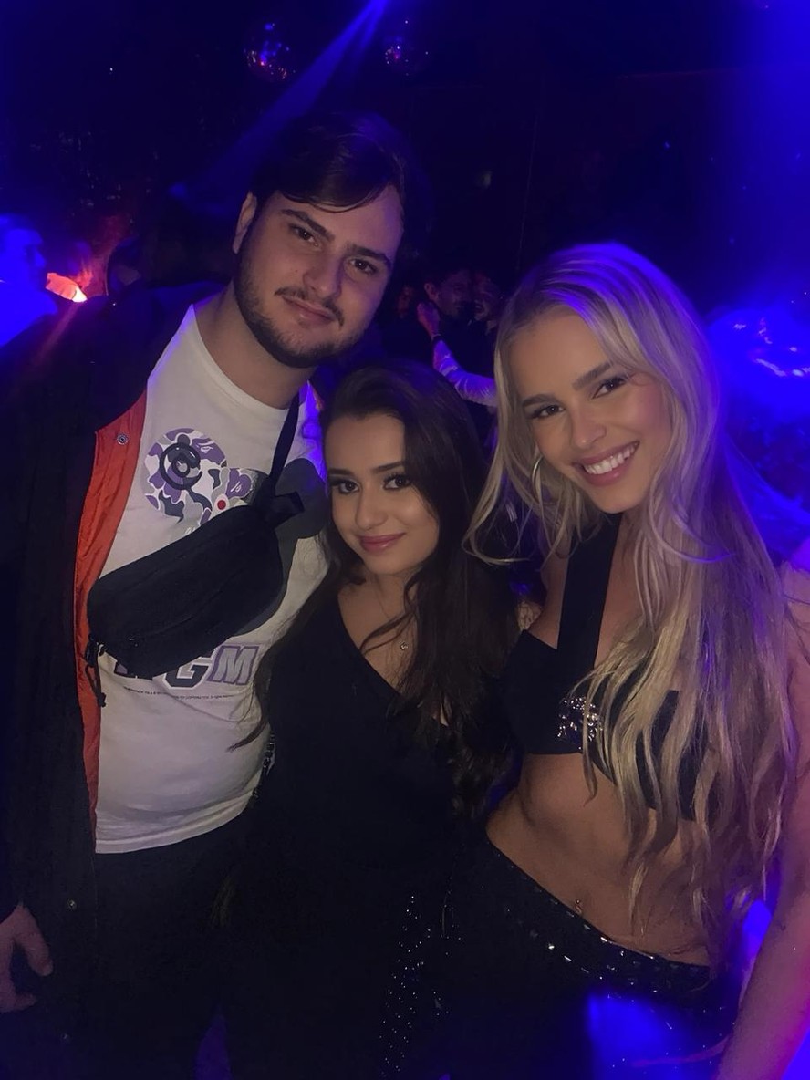 Yasmin Brunet com o irmão, Antônio, e a cunhada, Marcella