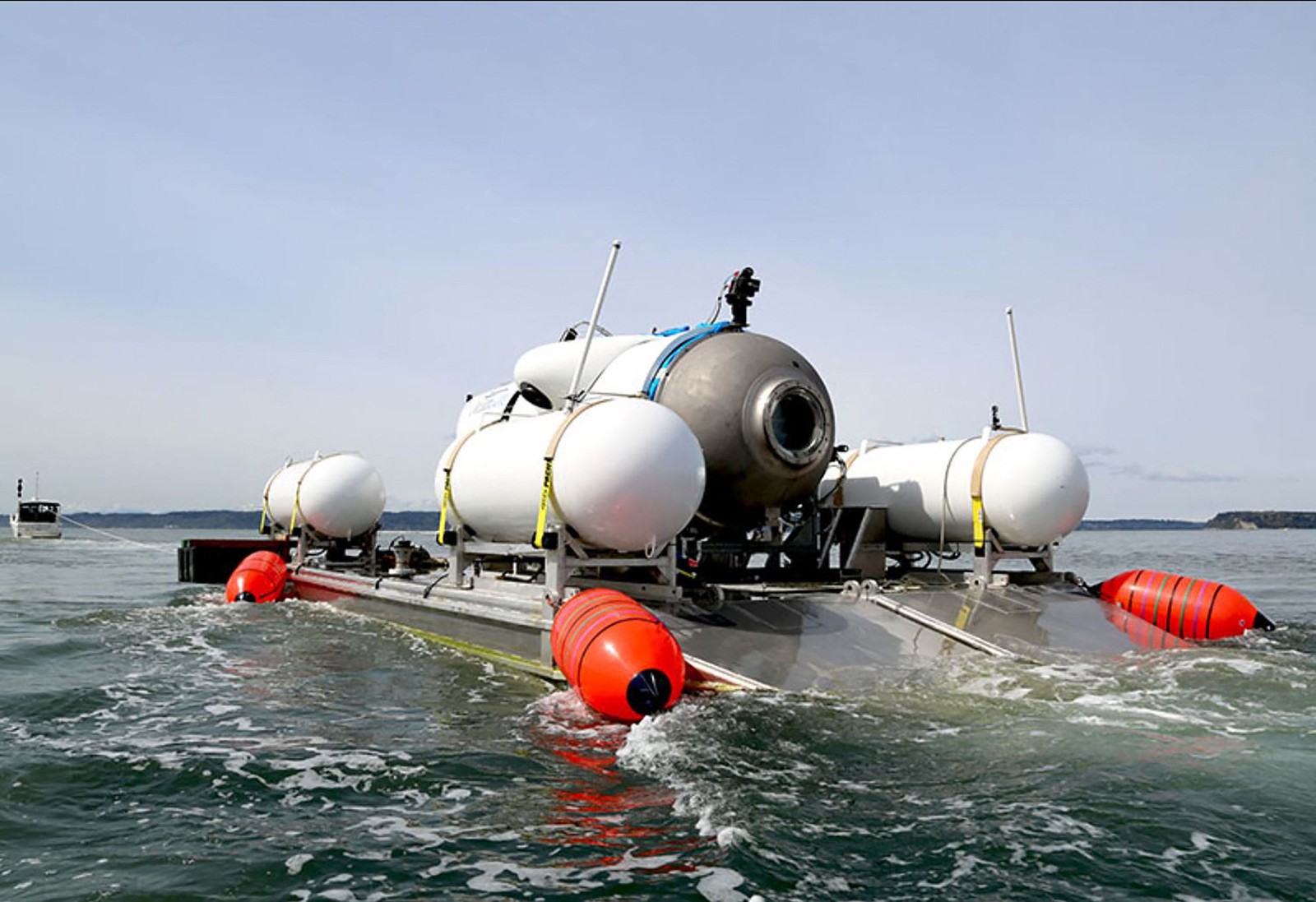Submersível Titan sendo rebocado para um local de mergulho em Everett, Washington - Foto AFP PHOTO / OceanGate Expeditions
