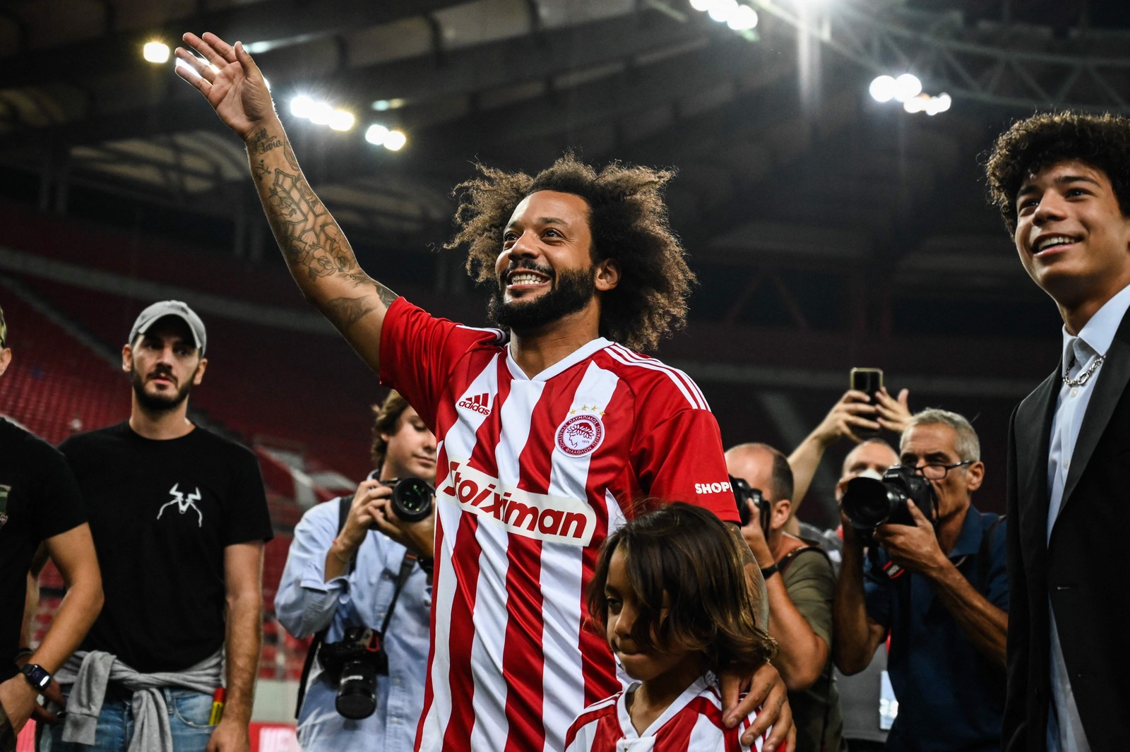 Depois de 15 anos jogando pelo Real Madrid, Marcelo deixou o clube e se juntou ao Olympiacos, da Grécia — Foto: Angelos Tzortzinis / AFP