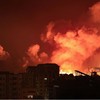 Bola de fogo irrompe durante bombardeio israelense na Cidade de Gaza - Mahmud Hams/AFP