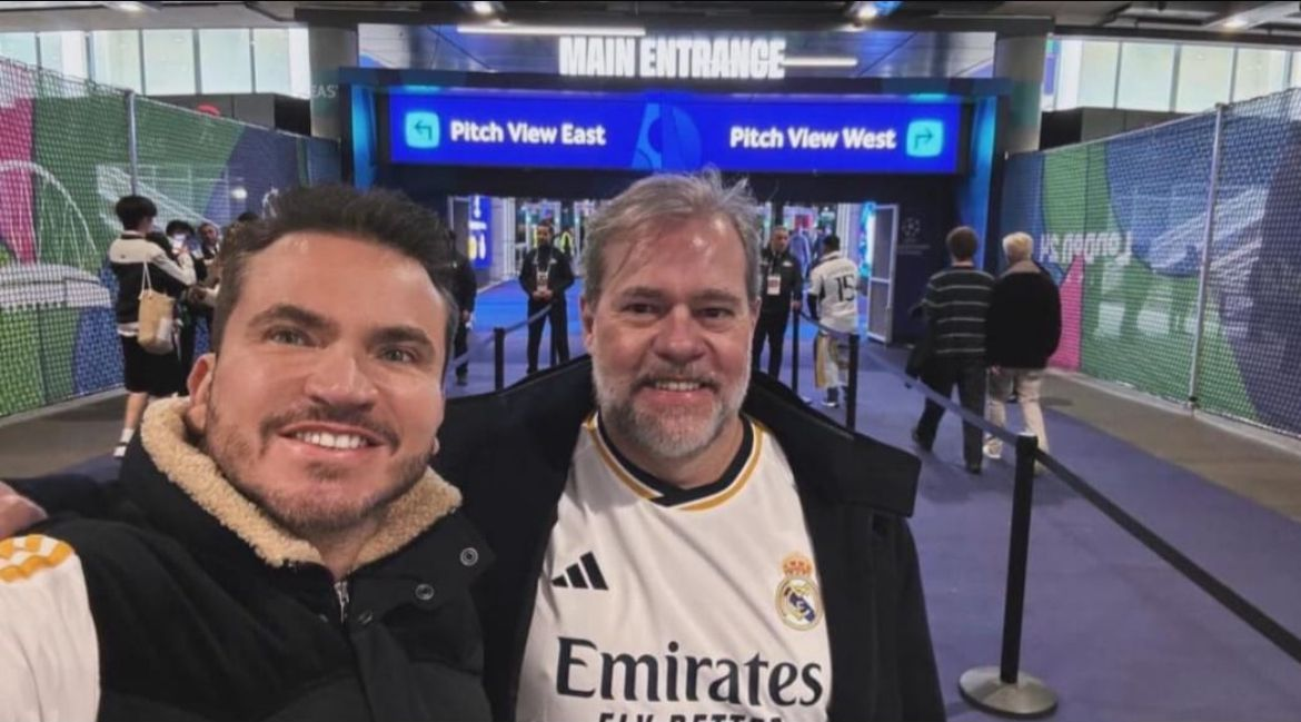 Dias Toffoli (à direita) e o empresário Alberto Leite na final da Champions League, em Wembley — Foto: Imagem obtida pela coluna