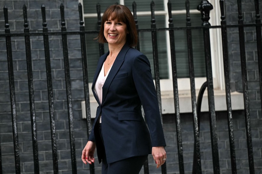 Rachael Reeves, nova encarregada do Tesouro britânico, chegando em Downing Street, em Londres