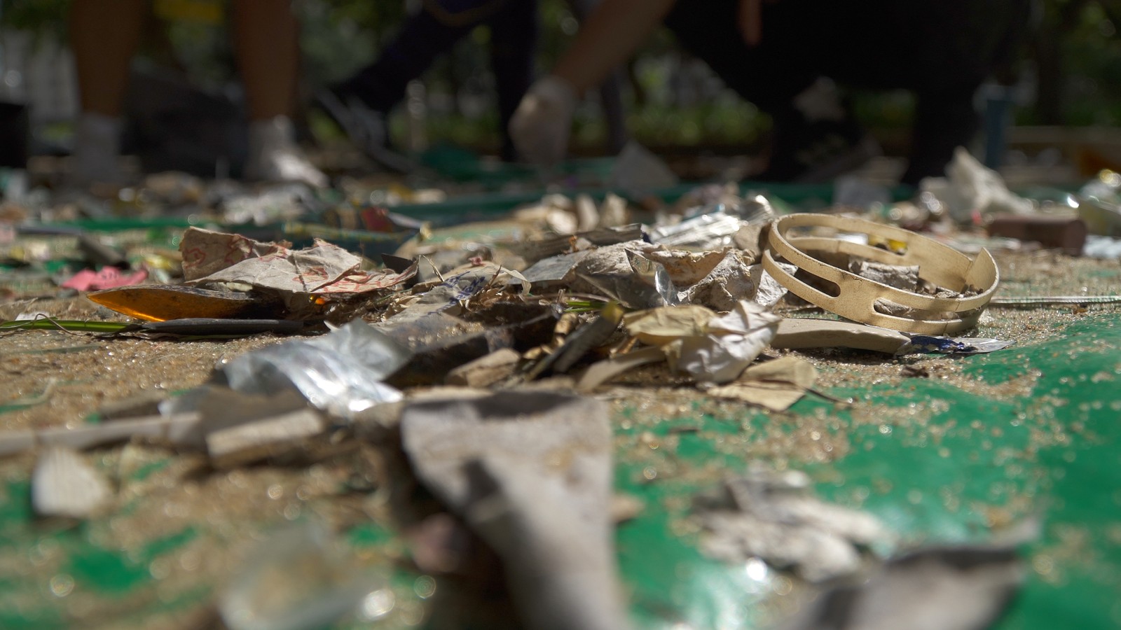 Lixo encontrado na Praia Vermelha, na urca, durante mutirão de limpeza do Projeto Verde Mar deste ano — Foto: Projeto Verde Mar / Divulgação