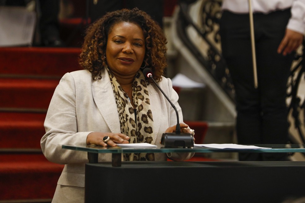 Ministra Margareth Menezes discursa na cerimônia de posse de Marco Lucchesi como presidente da Biblioteca Nacional, em maio — Foto: Guito Moreto