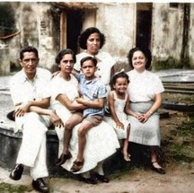 Caetano e Maria Bethânia crianças em foto de família — Foto: Reprodução