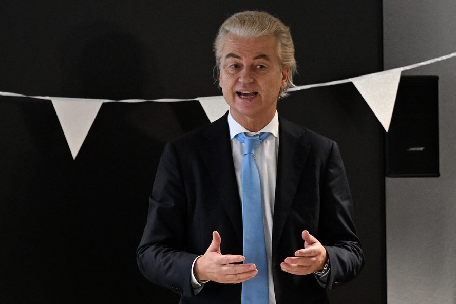 Geert Wilders, líder do Partido pela Liberdade, comemora vitória apontada pela boca de urna