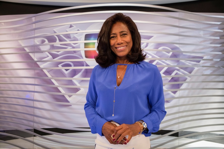 Gloria Maria, apresentando o Globo Repórter