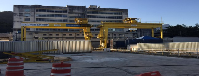 Galpão de obras da estação Gávea tem equipamentos não instalados — Foto: Divulgação