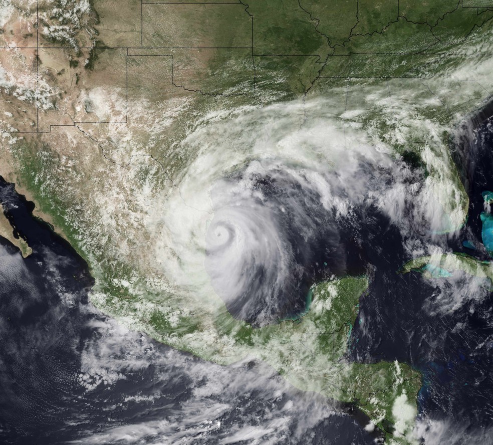 O recente enfraquecimento do padrão climático El Niño – e a provável transição para condições de La Niña no final do ano – cria condições atmosféricas mais favoráveis para essas tempestades no Atlântico — Foto: Infoglobo