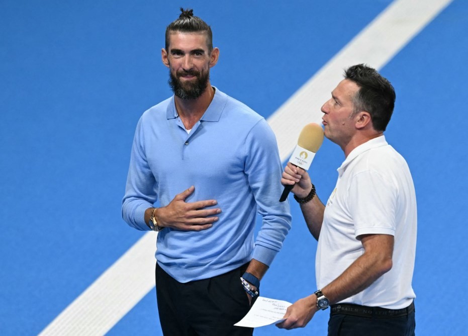 O americano Michael Phelps concedeu entrevistas entre as provas de natação — Foto: Divulgação/AFP