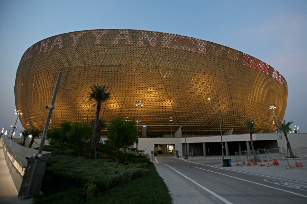 Vista geral do Lusail stadium, um dos estádios onde serão realizados jogos na Copa do Qatar — Foto: Mustafa Abumunes/AFP