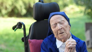 Pessoa mais velha do mundo, freira francesa Lucile Randon morre aos 118 anos — Foto: Nicolas Tucat / AFP