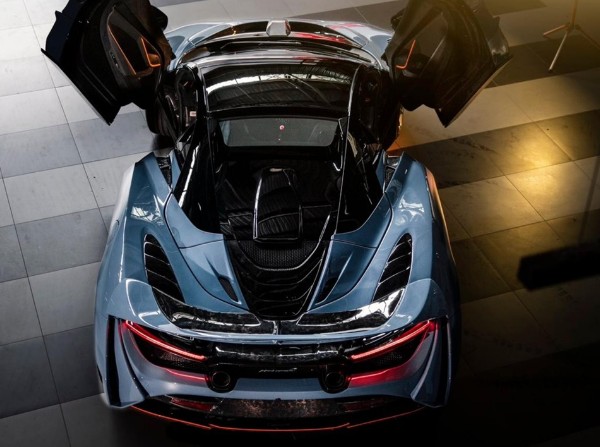 A McLaren 720 S N-Largo faz de 0 a 100 km/h em 2,7 segundos — Foto: Reprodução / Uniq Collection