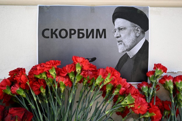 Memorial ao presidente iraniano, Ebrahim Raisi, em Moscou