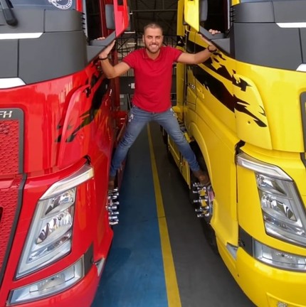 Zé Neto, da dupla com Cristiano, coleciona caminhões de luxo — Foto: Reprodução Instagram