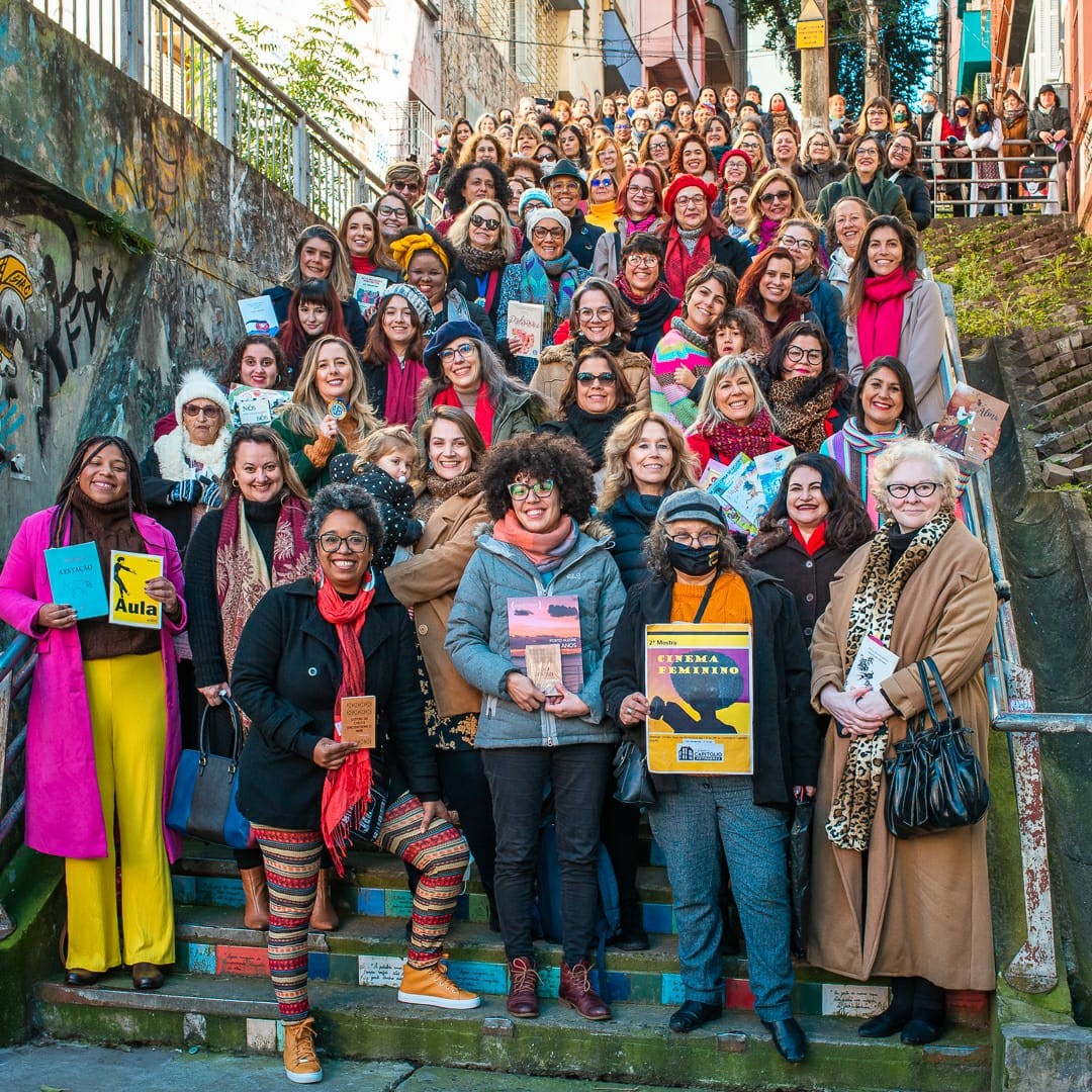 Escritoras de Porto Alegre, na escadaria da Rua 24 de Maio