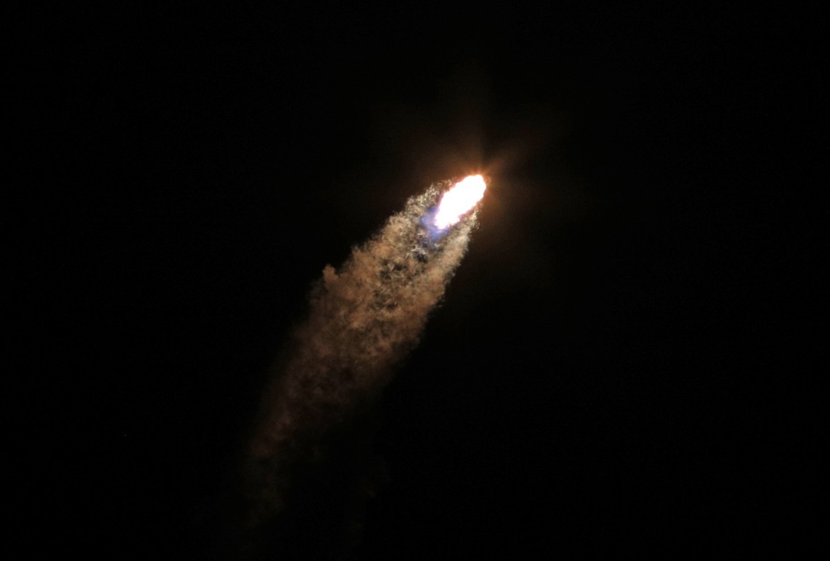 Com apoio da Nasa, SpaceX lança foguete em missão privada para a Lua pela 1ª vez em 52 anos — Foto: GREGG NEWTON / AFP