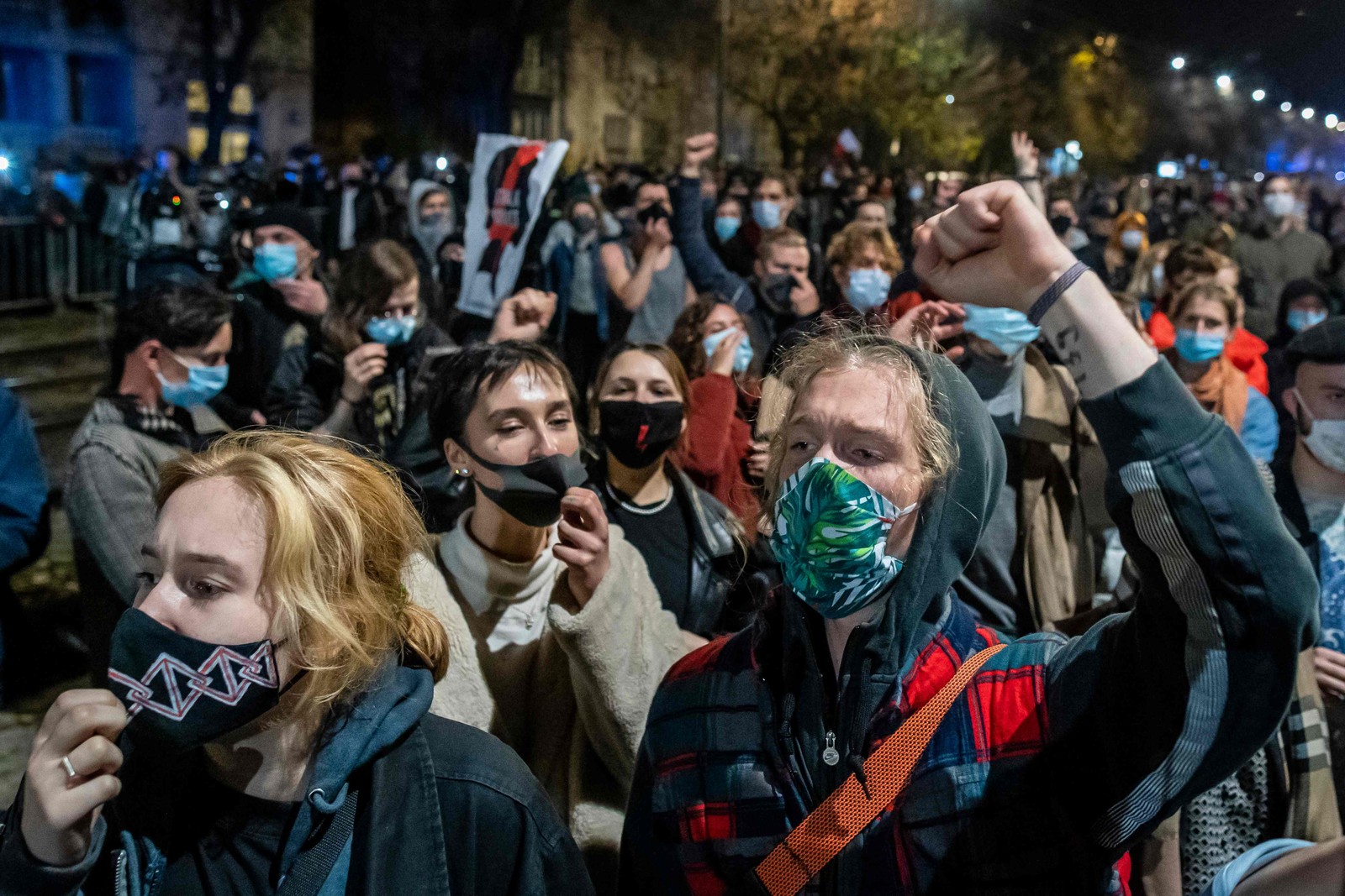 Manifestantes foram às ruas de várias cidades da Polônia na noite desta quinta-feira depois que o Tribunal Constitucional decidiu que o aborto devido à má-formação fetal é inconstitucionalAFP