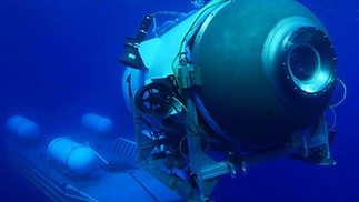 Equipes de resgate expandiram a busca debaixo d'água enquanto corriam contra o tempo para encontrar um submersível turístico de mergulho profundo Titan que desapareceu perto do naufrágio do Titanic com cinco pessoas a bordo - Foto AFP PHOTO / OceanGate Expeditions