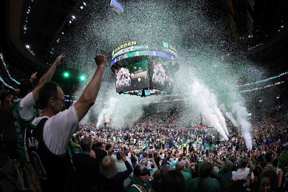 TD Garden vibra com título dos Celtics — Foto: Adam Glanzman/Getty Images/AFP