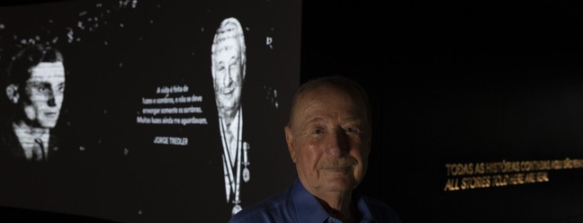 Museu, aberto ao público a partir de 19 de janeiro, reúne fotografias e depoimentos de vítimas do Holocausto. Na foto, Jorge Tredler. Ele é um sobrevivente do nazismo e chegou no Brasil ainda criança. — Foto: Márcia Foletto / Agência O Globo