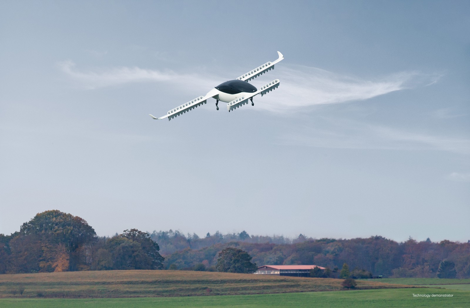 Ainda em fase de testes, o eVTOL da Lilium tem um desafio para a frente: a certificação para poder voar comercialmente. Por isso a aliança com uma companhia aérea como a Azul faz sentido agora: a experiência de quem já sabe certificar aviões pode ajudar a enfrentar uma regulação num modal de transporte totalmente novo Divulgação/Reprodução