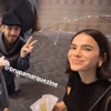João Guilherme e Bruna Marquezine posam com fã durante viagem em Tóquio - Instagram
