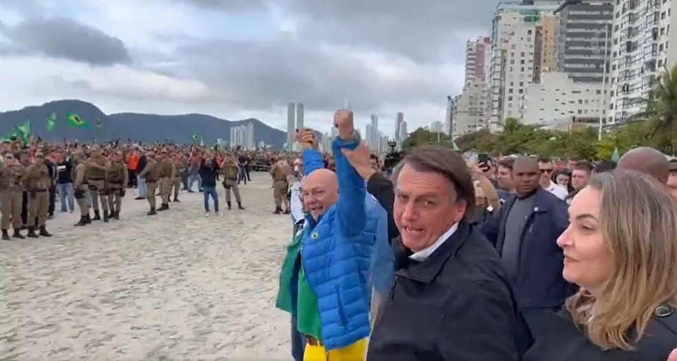 Bolsonaro em ato em Balneário Camboriú — Foto: Reprodução