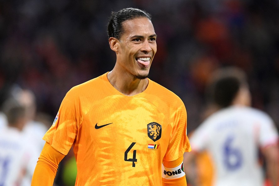 Comandante da zaga holandesa, Virgil Van Dijk, chegou ao ápice na disputa de melhor do mundo contra Lionel Messi, em 2019