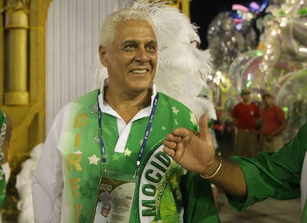 Roberto Dinamite desfilando pela Mocidade, no Rio. — Foto: Reprodução
