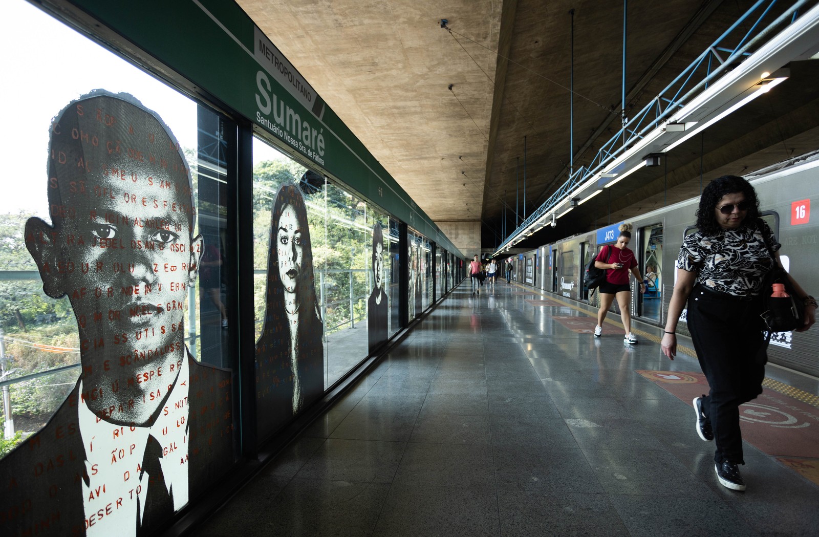 "Estação Sumaré", de Alex Flemming, na Estação Santuário Nossa Senhora de Fátima, em Sumaré — Foto: Maria Isabel Oliveira/Agência O Globo