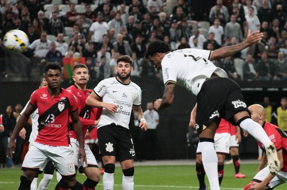 Corinthians e Atlético-GO pelas quartas de final da Copa do Brasil (Foto: Agência O Globo) — Foto:         