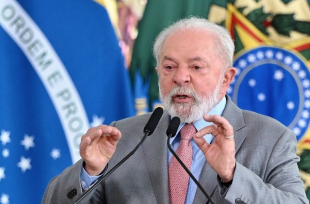 O presidente Lula discursa durante o lançamento do programa de combustível renovável