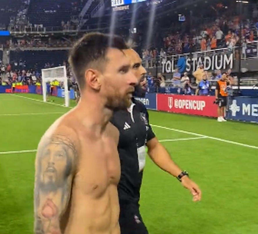 Segurança de Messi o acompanha até quando o craque está no gramado, nos EUA