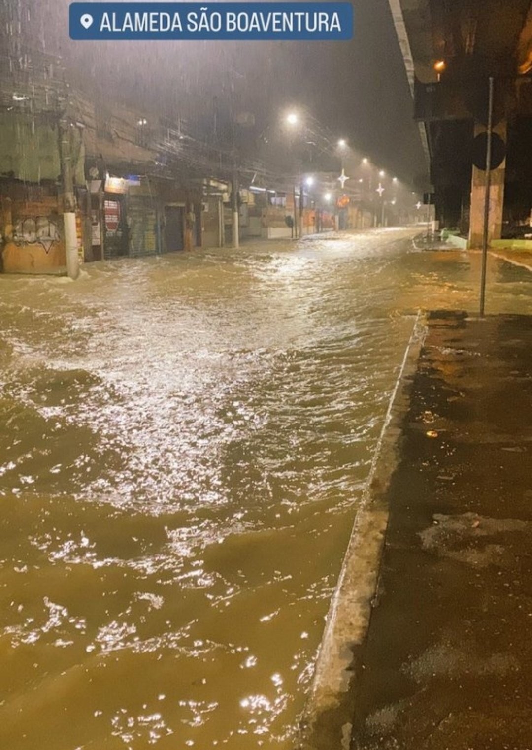 Alameda São Boaventura, no Fonseca, em Niterói — Foto: Reprodução / Redes Sociais