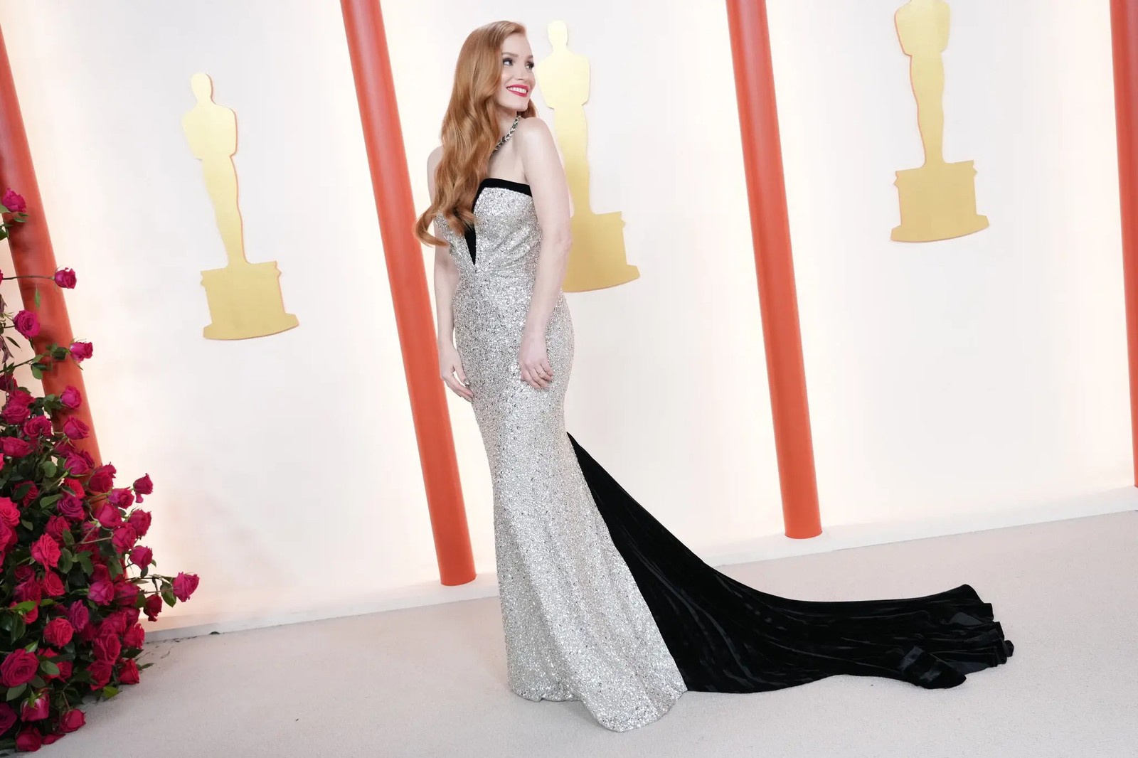 Jessica Chastain no Oscar: vestido branco — Foto: Jutharat Pinyodoonyachet/The New York Times